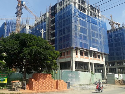 Dự án Dream Home Riverside thi công trở lại sau nhiều năm bất động. Ảnh: Việt Dũng