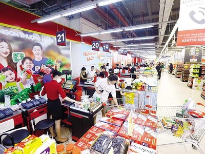 Trong 7 tháng đầu năm, tổng mức bán lẻ hàng hóa và doanh thu dịch vụ tiêu dùng tăng 16% so với cùng kỳ. Ảnh: Đ.T