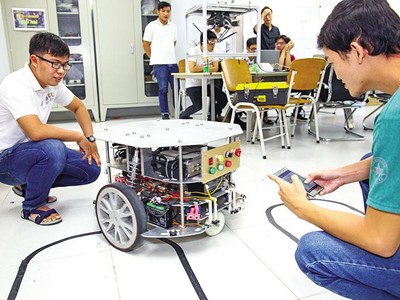 Tập đoàn Sembcorp (Singapore) đầu tư ứng dụng công nghệ 4.0 tại Trường đại học quốc tế Miền Đông nhằm đáp ứng nhu cầu nhân lực chất lượng cao cho các nhà máy thông minh ở Bình Dương. Ảnh: Lê Toàn