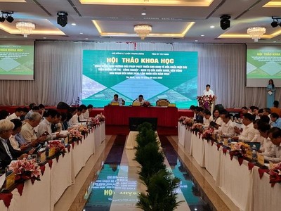 Hội thảo là cơ sở để Hội đồng Lý luận Trung ương báo cáo tư vấn để trình Bộ Chính trị nhằm ban hành chính sách đặc thù cho Khu kinh tế cửa khẩu Mộc Bài. Ảnh: Trọng Tín