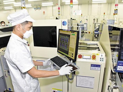 Sản xuất tại một nhà máy của Samsung đang hoạt động rất thành công ở Việt Nam. Ảnh: Trần Hải