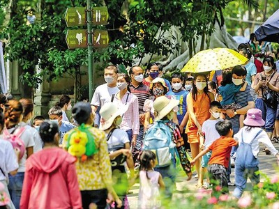 Vườn thú Hà Nội đông nghịt du khách những ngày cuối tuần