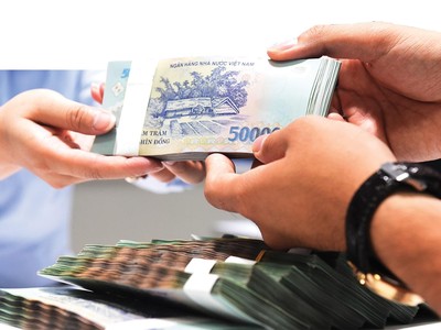 Các doanh nghiệp đang ngóng đợi ngân hàng tăng cung vốn. 