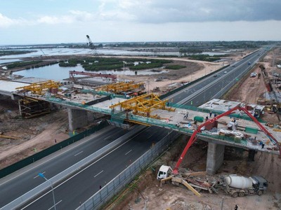 Các dự án giao thông dùng ngân sách nhà nước thường có tổng mức đầu tư lớn, nên nếu tiến độ giải ngâm chậm sẽ ảnh hưởng lớn tới tổng nguốn vốn giải ngân được. Ảnh: Đỗ Phương