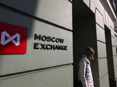 Chứng khoán Nga ngừng chấp nhận đồng USD
