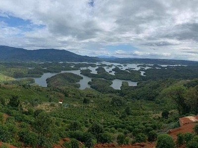 Nhiều sai phạm về đất đai xảy ra xung quanh khu vực hồ Tà Đùng, huyện Đắk Glong, tỉnh Đắk Nông. Ảnh: K.Nam