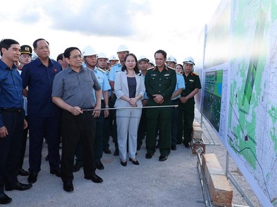 Thủ tướng yêu cầu các Bộ, ngành, địa phương, đơn vị đầu tư, nhà thầu phối hợp chặt chẽ, thúc đẩy các bước xây dựng dự án, đẩy nhanh hơn nữa tiến độ thi công. Ảnh: Nhật Bắc