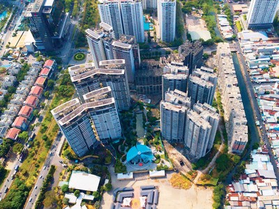 Một dự án căn hộ quy mô hàng ngàn sản phẩm tại khu Nam Sài Gòn vừa được “hồi sinh”. Ảnh: Lê Toàn