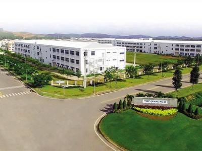 Quảng Ngãi chú trọng phát triển công nghiệp, đi kèm với du lịch và logistics, phấn đấu đến năm 2030 là tỉnh khá của cả nước. Trong ảnh: Khu công nghiệp VSIP Quảng Ngãi