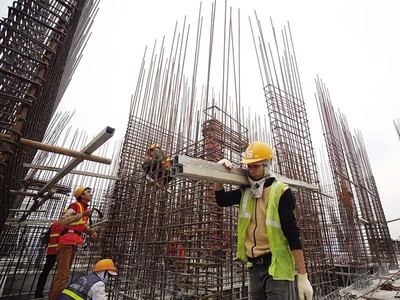 Lợi nhuận của doanh nghiệp xây lắp suy giảm vì có ít nhất 20-30% trong khối này nợ lẫn nhau. Ảnh: Đức Thanh