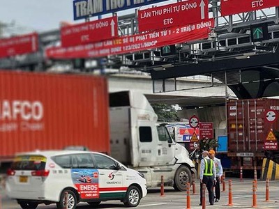 Trạm thu phí Xa lộ Hà Nội mở 14 làn thu phí ETC - Ảnh: Lê Toàn