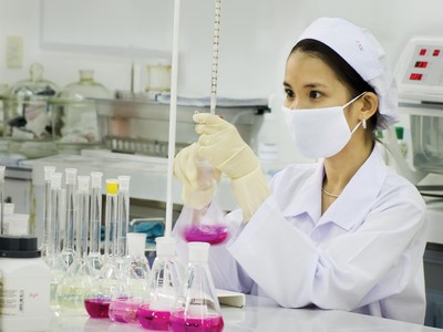 Ngành dược được coi là “miếng bánh” lớn, hấp dẫn trong dài hạn 