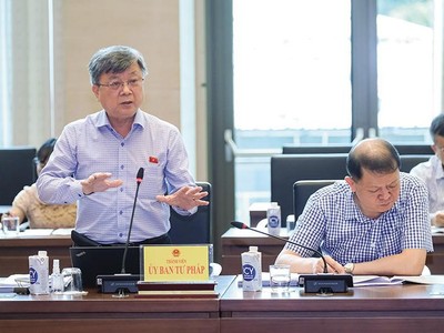 Đại biểu Trương Trọng Nghĩa nêu quan điểm về công tác phòng, chống tham nhũng tại phiên họp của Ủy ban Tư pháp của Quốc hội. Ảnh: T.T