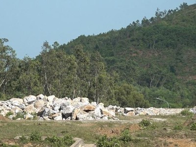 Quảng Ngãi: Nhà máy nhiên liệu sinh học thành bãi đổ thải "khủng"