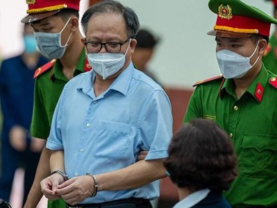 Bị cáo Tất Thành Cang, cựu Phó bí thư Thành ủy TP.HCM trong phiên xét xử trước đó tại tòa.