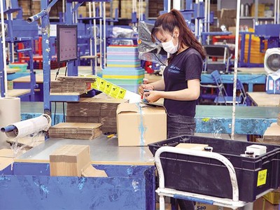 Đi cùng với sự phát triển của thương mại điện tử, nhu cầu nhân lực của ngành này đang tăng nhanh. Ảnh: Đ.T