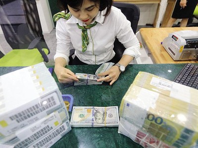 Fed tăng lãi suất: Dự trữ ngoại tệ mỏng dần, tỷ giá thêm căng