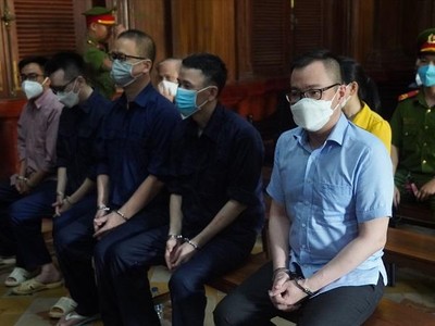 Các bị cáo tại phiên toà.