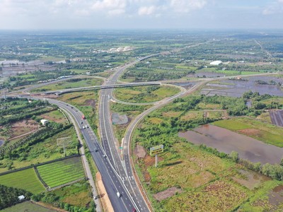 Điểm đầu tuyến cao tốc Trung Lương - Mỹ Thuận.