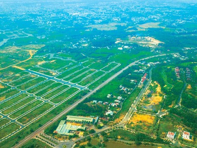 Đất đai là lĩnh vực phức tạp, có liên quan trọng yếu đến nhiều lĩnh vực kinh tế khác. Ảnh: Lê Toàn 