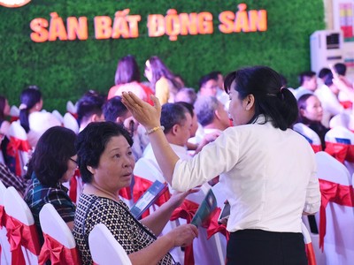 Hiện chỉ khoảng 10% môi giới bất động sản có chứng chỉ hành nghề. Ảnh: Dũng Minh