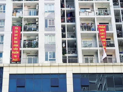 Cư dân chung cư Mỹ Sơn Tower căng băng-rôn yêu cầu chủ đầu tư Công ty Mỹ Sơn hoàn thiện nghiệm thu phòng cháy, chữa cháy. 