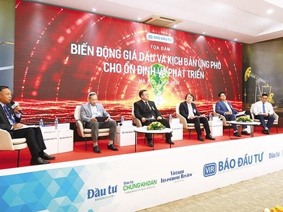 Các vị khách mời tại Talk show Biến động giá dầu và kịch bản ứng phó cho ổn định và phát triển. Ảnh: Chí Cường