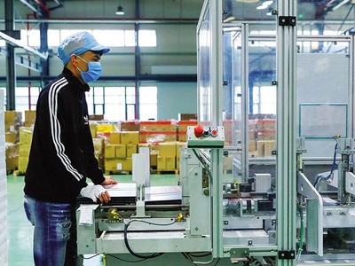 Các hoạt động sản xuất - kinh doanh dần lấy lại đà tăng trưởng. Trong ảnh: Nhà máy Sản xuất bao bì Deli tại Bắc Ninh