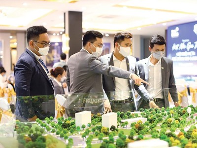 Dự thảo quy định mua bán bất động sản phải qua sàn bị các chủ đầu tư coi là một bước lùi. Ảnh: Lê Toàn