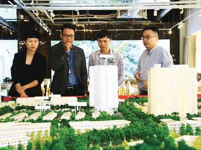 Giá nhà tăng cao thúc đẩy việc thuê căn hộ để ở. Ảnh: Thành Nguyễn 