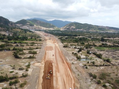 Tập đoàn Sơn Hải đẩy nhanh tiến độ thi công cao tốc Bắc - Nam đoạn Nha Trang - Cam Lâm.