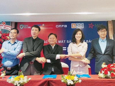 Lễ ký kết hợp tác và ra mắt sản phẩm bảo hiểm OFFB. 