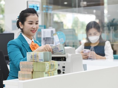 Nhiều ngân hàng đang trong cuộc đua tăng lãi suất tiền gửi