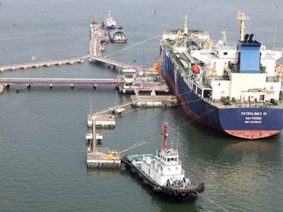 Tổng cục Hải quan chỉ đạo các Chi cục Hải quan thực hiện thông quan nhanh chóng với xăng dầu nhập khẩu.