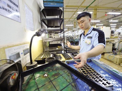 Đà phục hồi tăng trưởng được ghi nhận ở cả 3 khu vực của nền kinh tế và “diễn ra khá đồng đều” giữa các địa phương