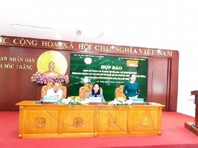 Phó Chủ tịch UBND tỉnh Sóc Trăng Huỳnh Thị Diễm Ngọc phát biểu tại cuộc họp báo