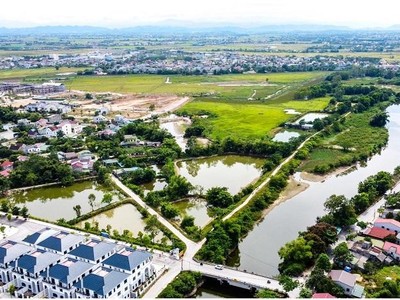 Dự án Khu đô thị Dầu Khí Nghệ An có vị trí đắc địa bên bờ sông Vinh nhưng 'treo' 12 năm... trên giấy. Ảnh T. Cường 