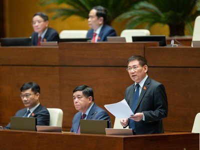 Bộ trưởng Tài chính Hồ Đức Phớc trong phiên làm việc chiều 28/10