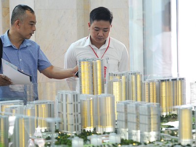 Giá bán neo quá cao khiến người mua nhà ở thực khó tiếp cận. Ảnh: Dũng Minh