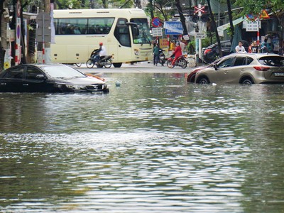 Chưa tính thiệt hại về tài sản, chỉ riêng tổn thất bảo hiểm xe sau vụ ngập lụt lịch sử tại Đà Nẵng ước tính nhiều tỷ đồng