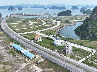 Hạ tầng KKT Vân Đồn ngày càng hoàn thiện. Ảnh: Đỗ Phương