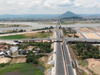 KKT Nam Phú Yên có diện tích 20.730 ha, giảm 250 ha so với trước đây do cập nhật lại ranh giới tuyến đường bộ cao tốc Bắc - Nam theo báo cáo nghiên cứu khả thi đã được Bộ Giao thông Vận tải thỏa thuận với địa phương.