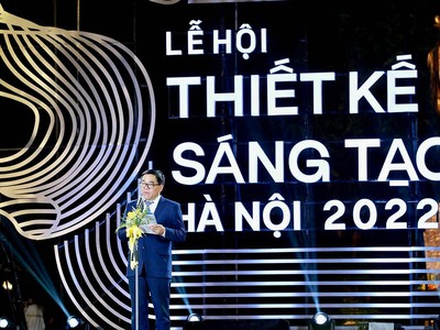 Giám đốc Sở Văn hóa và Thể thao Hà Nội Đỗ Đình Hồng đọc diên văn khai mạc Lễ hội