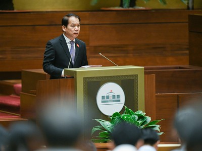 Chủ nhiệm Ủy ban Pháp luật của Quốc hội Hoàng Thanh Tùng trình bày giải trình, tiếp thu, chỉnh lý dự thảo Luật Thanh tra (sửa đổi) trước Quốc hội