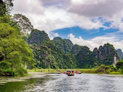 Khu du lịch Tràng An - Ninh Bình.