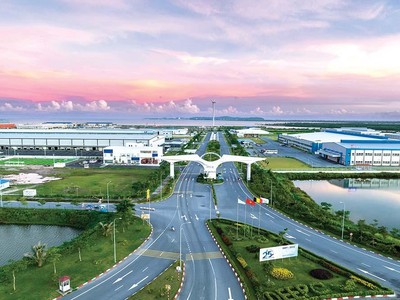 DEEP C là một trong 5 KCN đầu tiên trên cả nước được lựa chọn thí điểm thực hiện chuyển đổi sang mô hình KCN sinh thái, hướng tới nền kinh tế tuần hoàn Ảnh: Quốc Huy