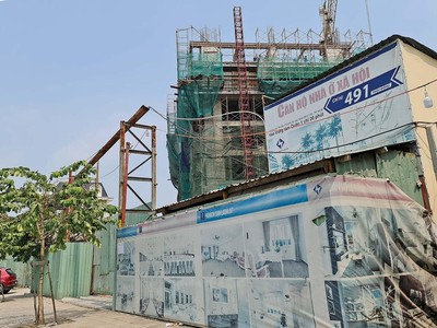 Tại TP.HCM, dự án nhà ở xã hội giá rẻ gặp muôn vàn khó khăn, trong khi nhà ở thương mại cao cấp và “siêu cao cấp” thì… ở đâu cũng thấy