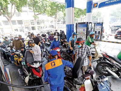 Nhu cầu xăng dầu trong nước tăng cao so với dự kiến, nhưng nguồn cung chưa tăng tương ứng. Ảnh: Đức Thanh