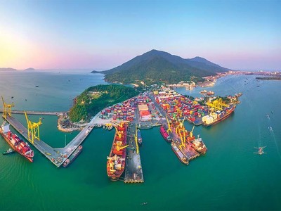 Với vị trí địa lý thuận lợi, Đà Nẵng trở thành một trong những cửa ngõ hướng ra biển của EWEC. Trong ảnh: Cảng Đà Nẵng. Ảnh: Huỳnh Văn Truyền