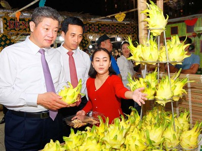 Hàng trăm đặc sản vùng miền tụ hội tại Thủ đô